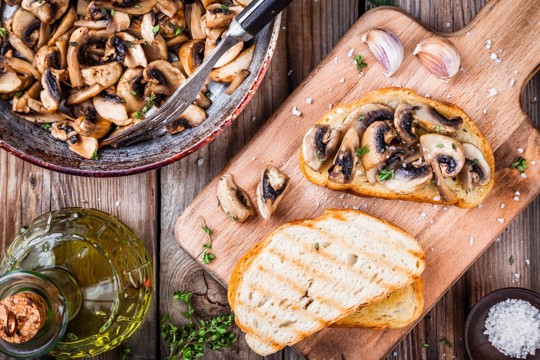 Grilled mushrooms with garlic and basil